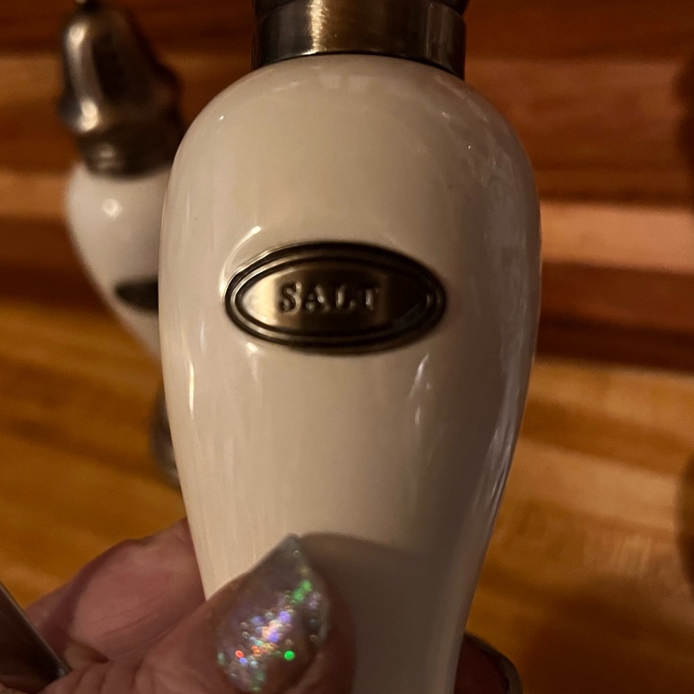 Elegant White Salt and Pepper Shaker Set - Picture 7 of 7